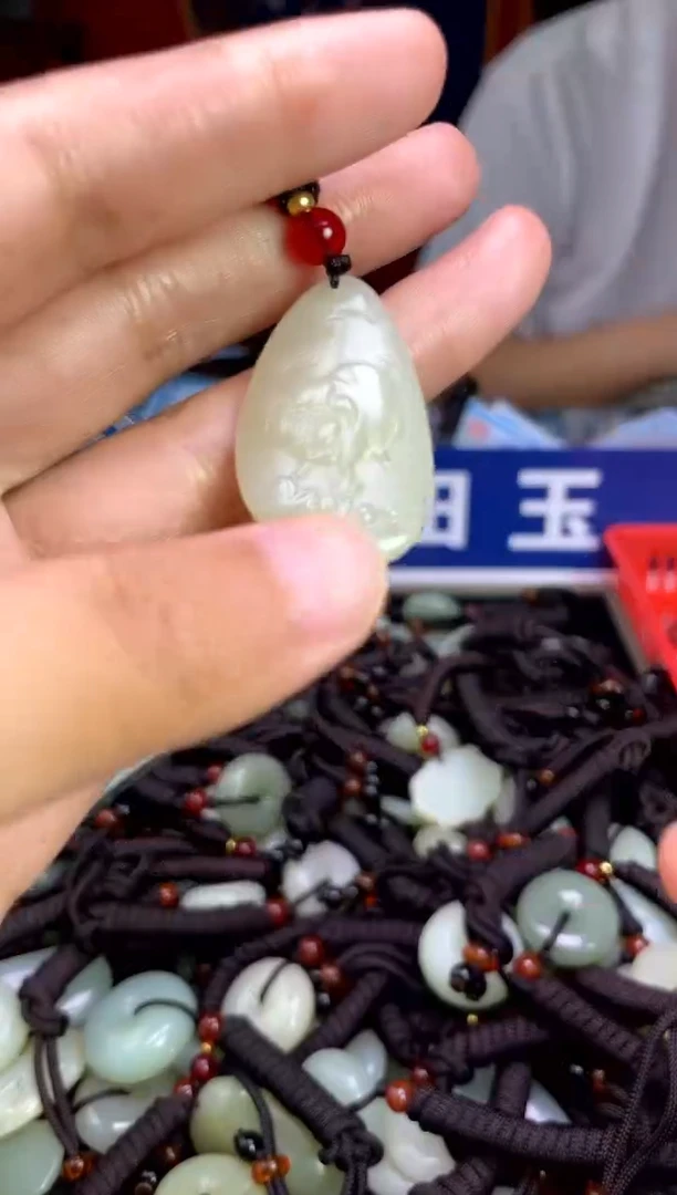 未镶嵌和田玉挂件1
