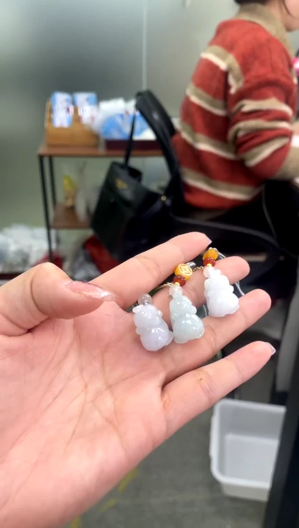 【闪购商品】翡翠吊坠(不含链)未镶嵌小猪多样性发货发一件