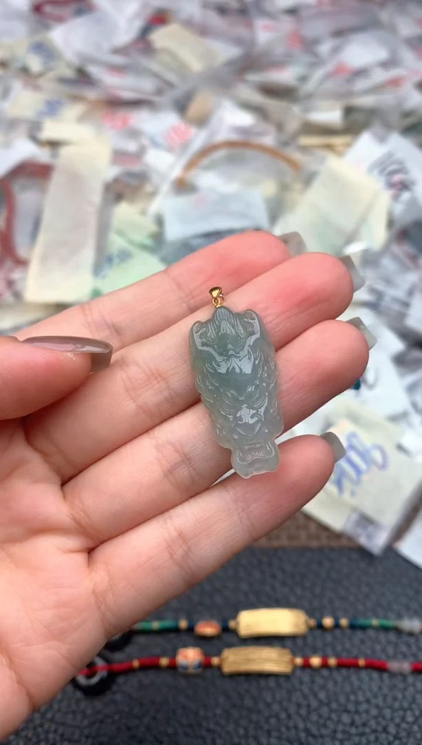 18K金镶嵌挂件翡翠一