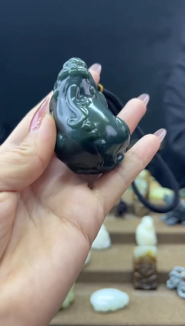 颈饰未镶嵌和田玉1