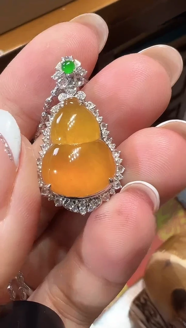 吊坠(不含链)18K金镶嵌翡翠葫芦