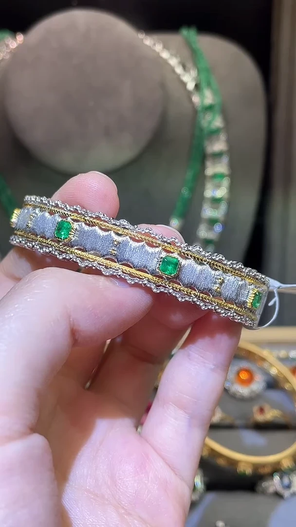 祖母绿手镯18K金镶嵌布契拉提1.69ct