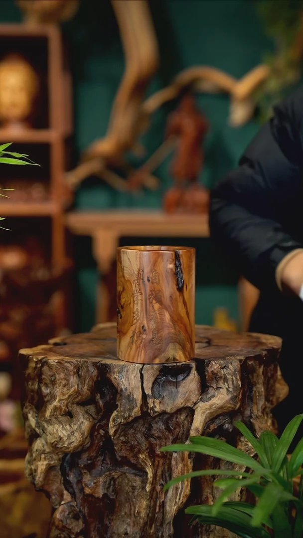 木杨*舒雷击枣木笔筒