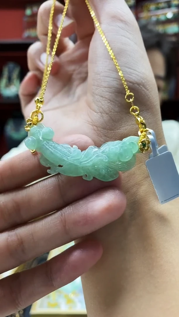 颈饰未镶嵌翡翠吊坠