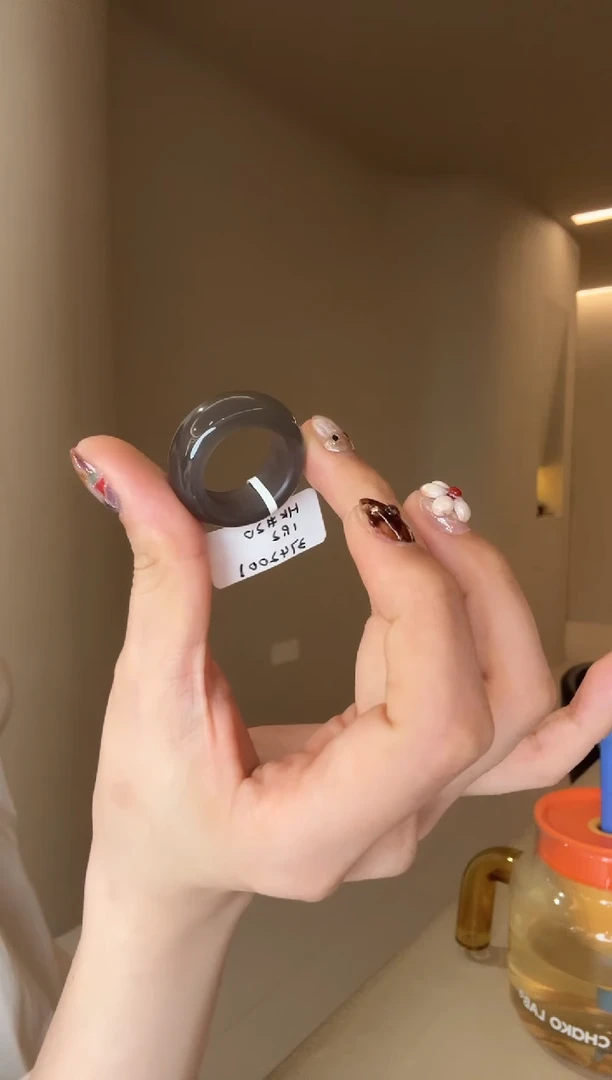 未镶嵌戒指和田玉20码烟灰（轮胎）