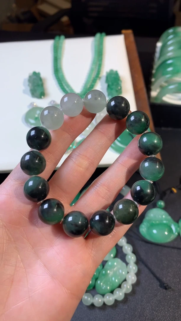 未镶嵌手串石英质玉（非洲翠）乌鸡卡14珠串