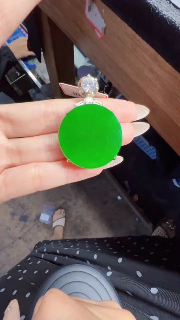 未镶嵌定制翡翠翡翠A货有轻微色差属于正常现象无事牌多样性发货1