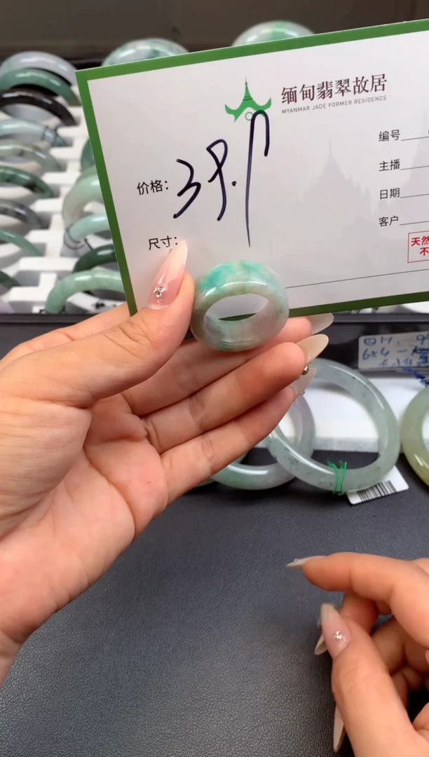 定制翡翠未镶嵌毛货需精细抛光+多人