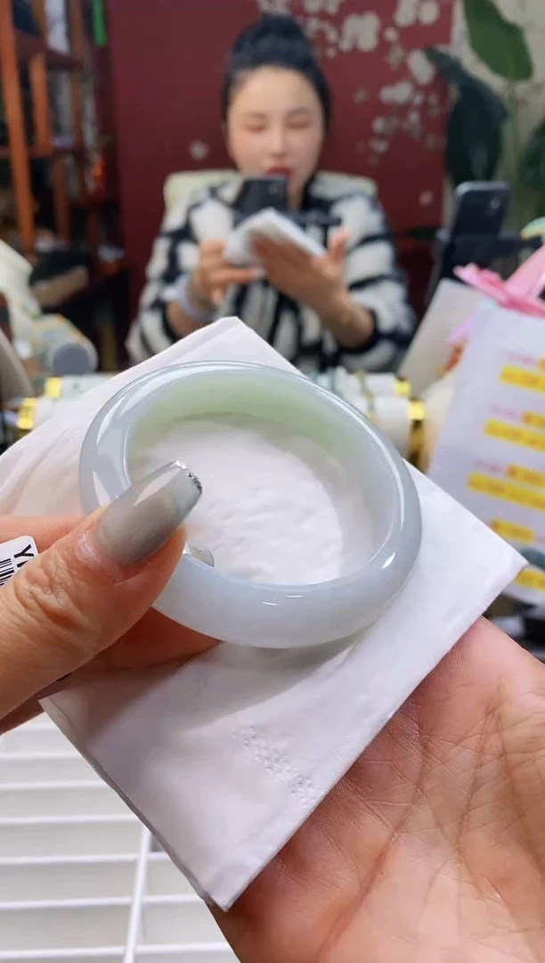 【闪购商品】翡翠手镯未镶嵌105葡萄肉54-56/12.3*8.5