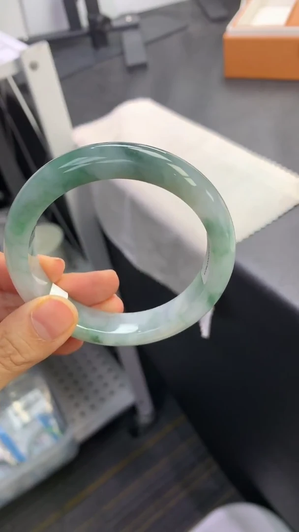 未镶嵌手镯翡翠退货需手镯吊牌标签完好