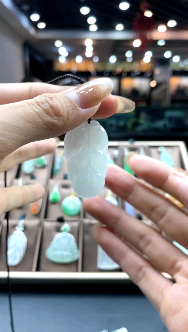 【闪购商品】翡翠颈饰未镶嵌树叶