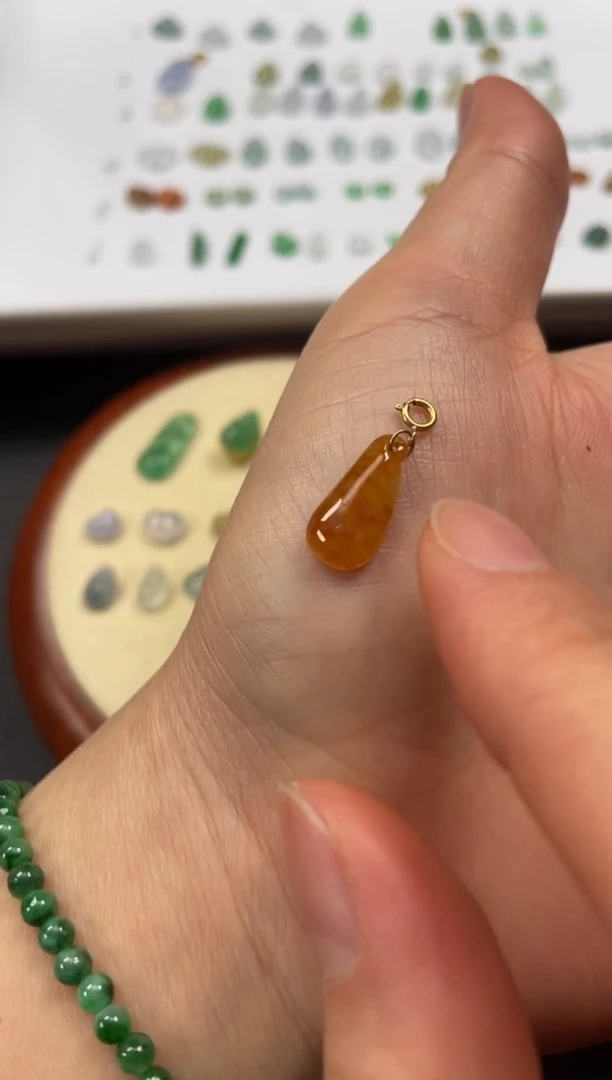 吊坠(不含链)18K金镶嵌翡翠一个JK713