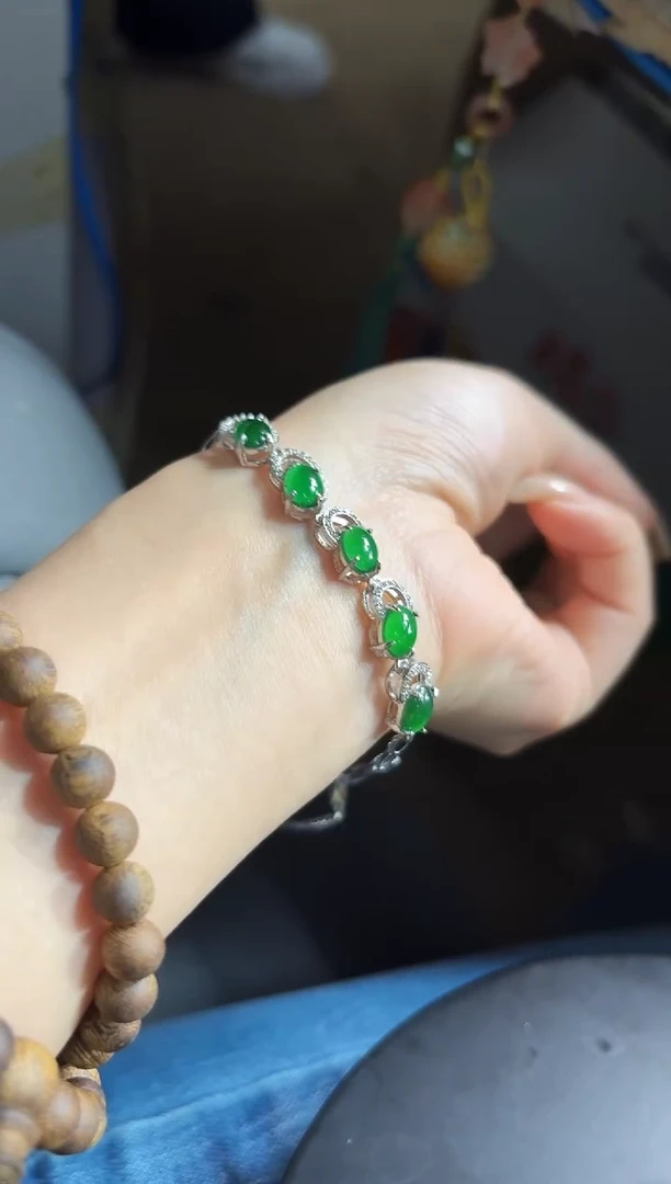 翡翠未镶嵌颈饰100615984