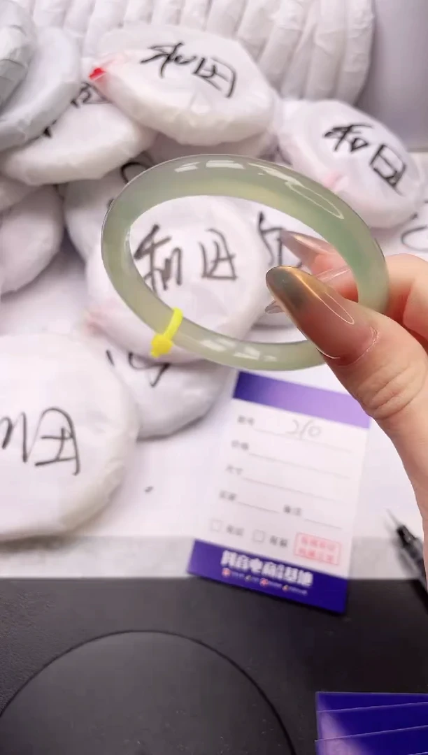 【闪购商品】石英质玉手镯未镶嵌19L210-56