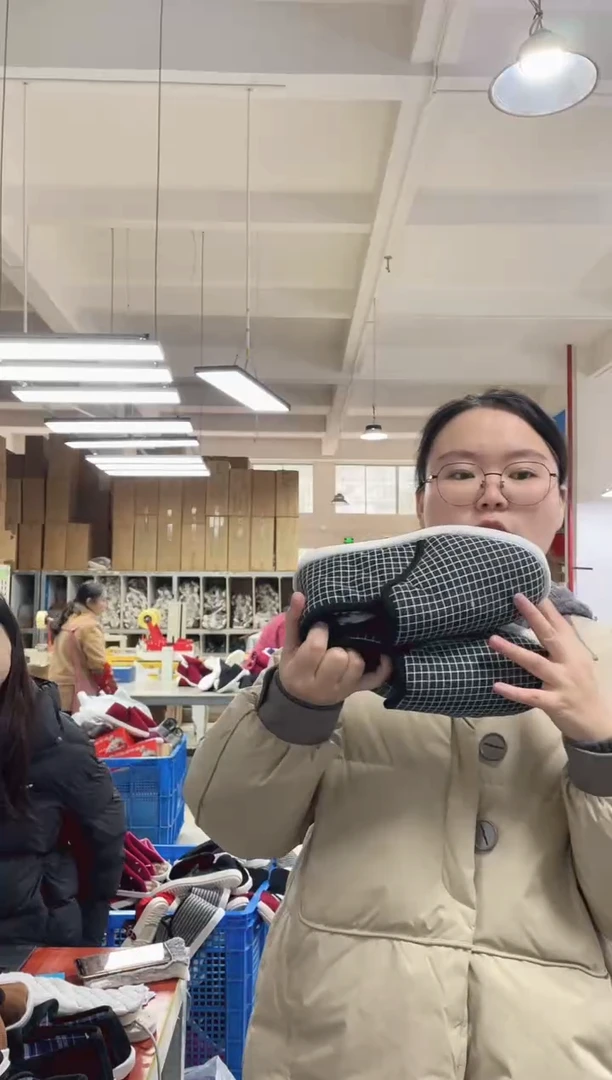 牛筋底黑格子棉鞋37码