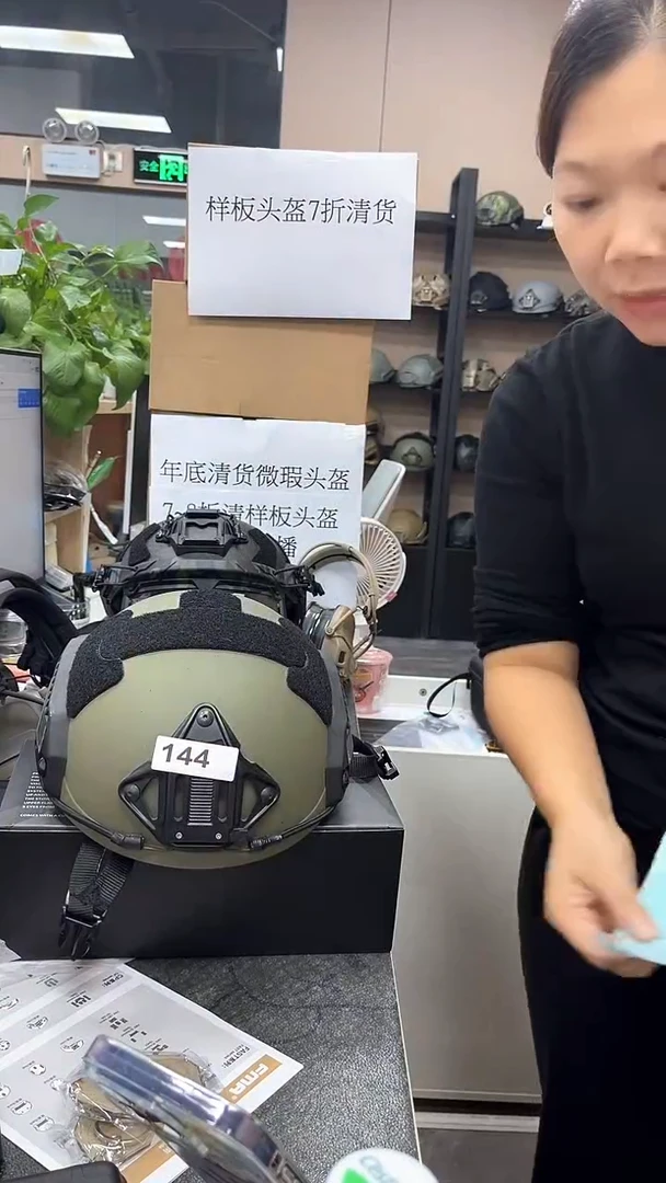 144-FAST TB1321-RG-M 样板头盔 福利价