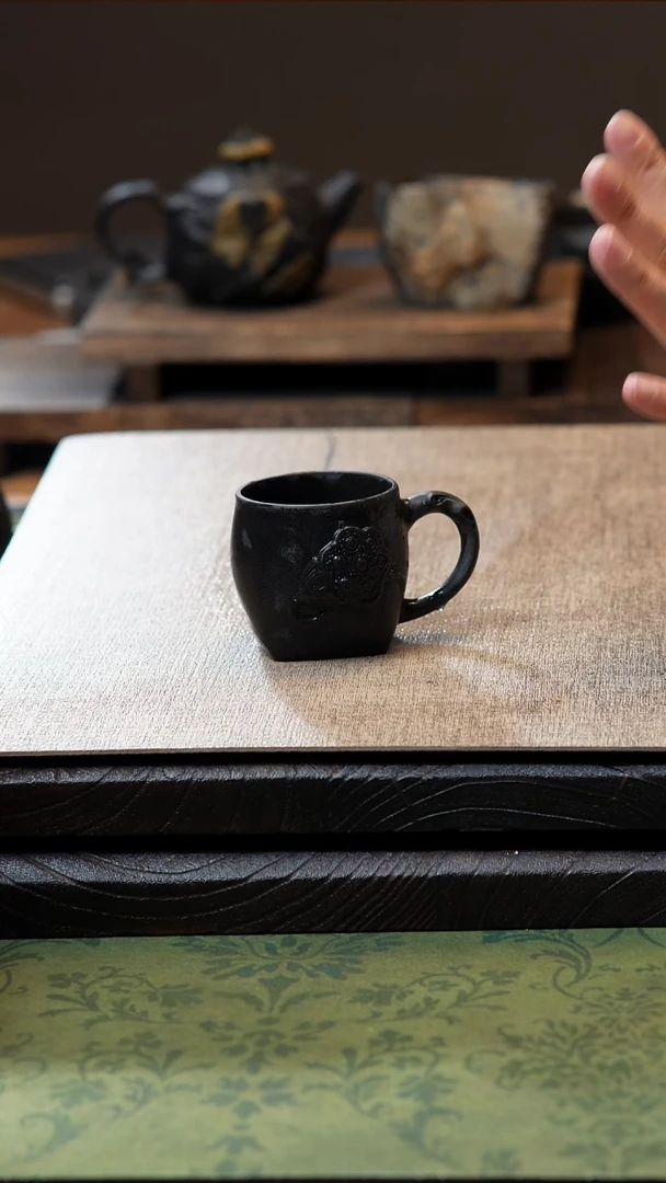 中式归玉堂冰碛岩重工雕刻莲蓬手柄杯