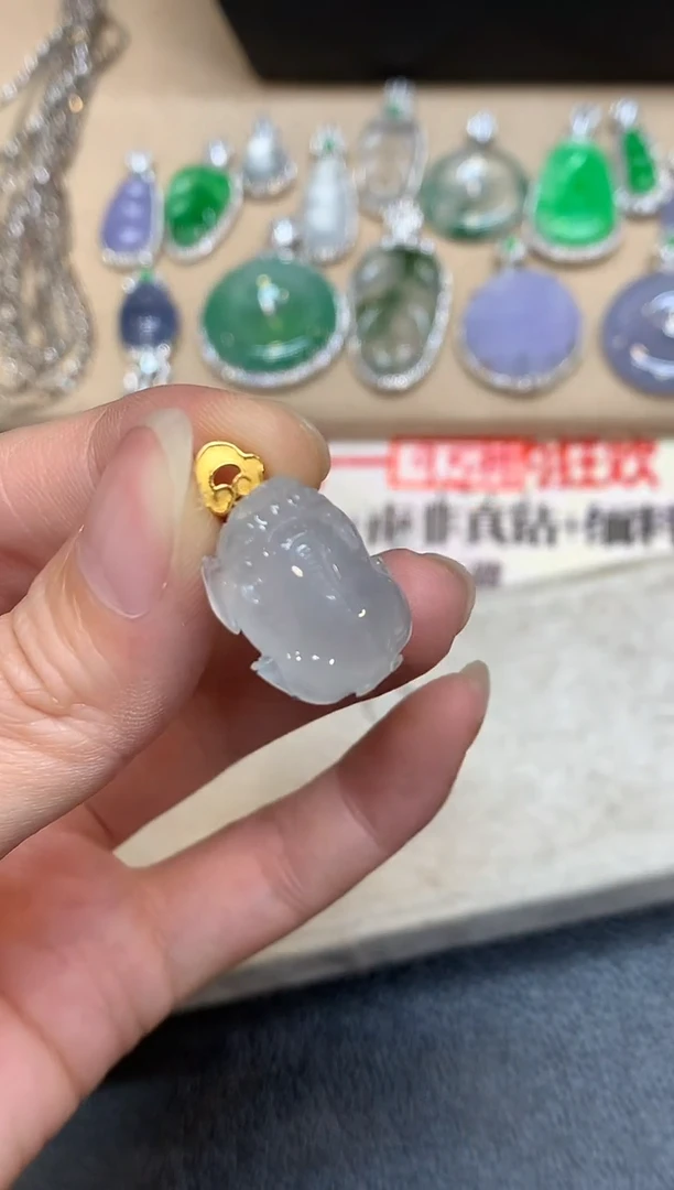 颈饰18K金镶嵌翡翠貔貅【无服务费