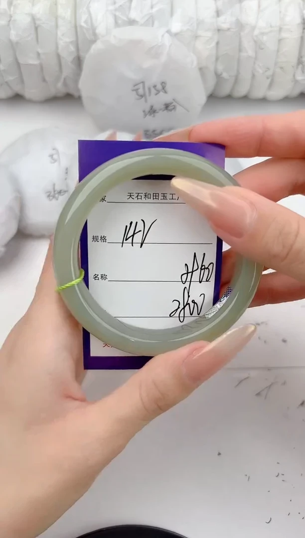 和田玉手镯未镶嵌142颜色微差无瑕疵