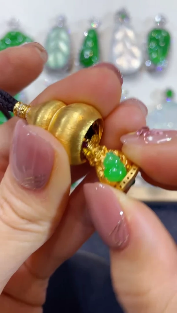 颈饰18K金镶嵌翡翠110