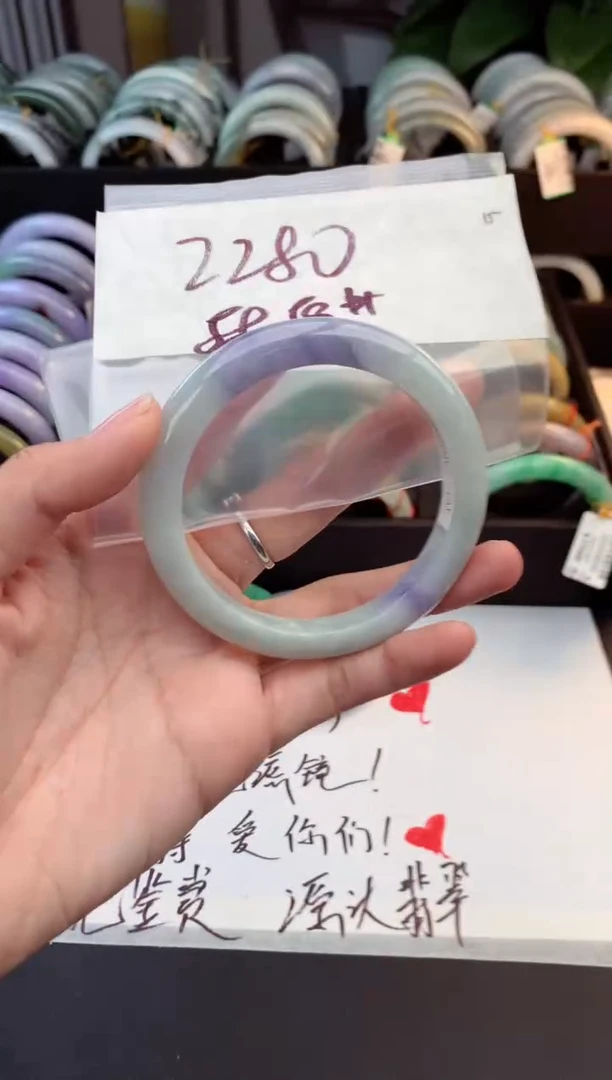 未镶嵌定制翡翠毛货需精细抛光+多人