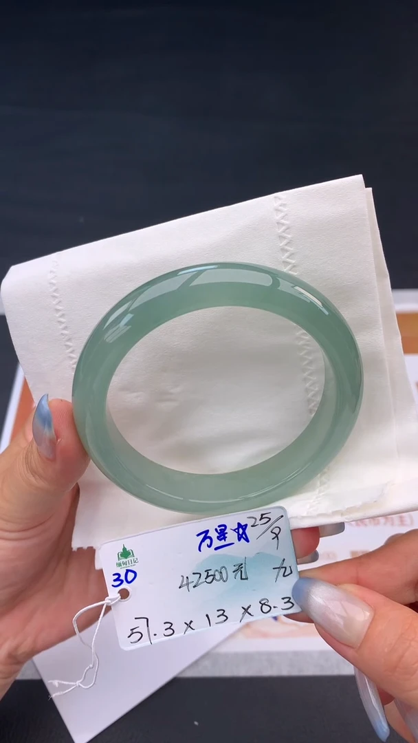 未镶嵌手镯翡翠自带#送人#，联系客服核对地址~