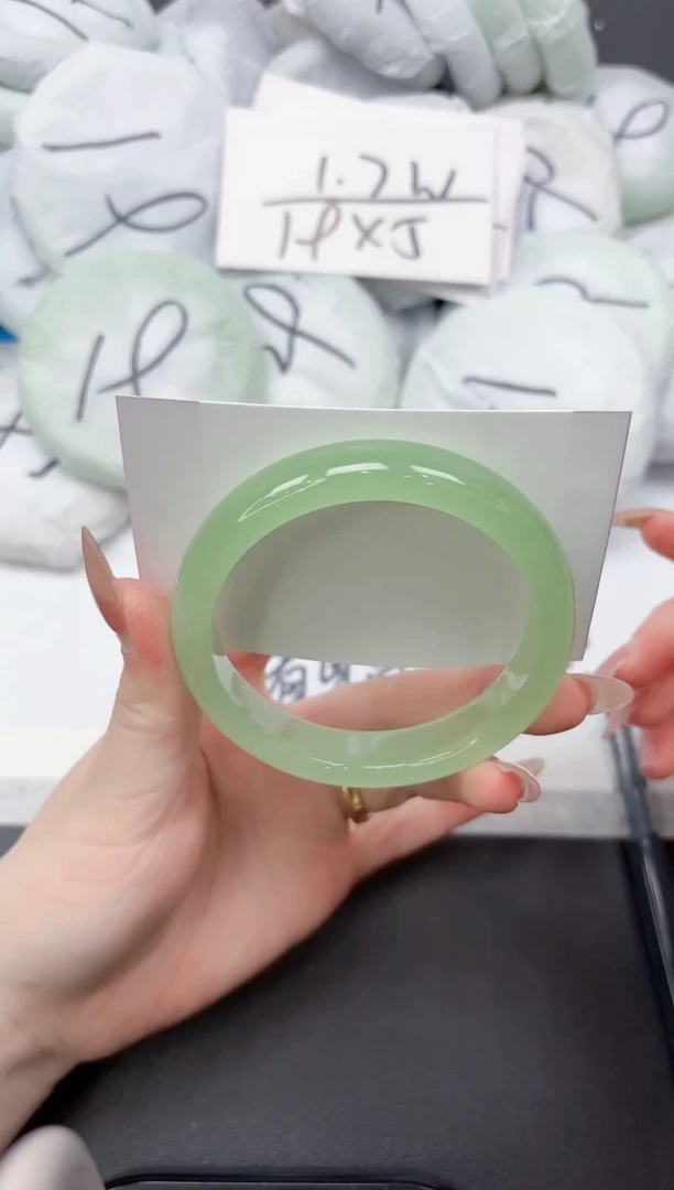 未镶嵌手镯石英质玉224-60