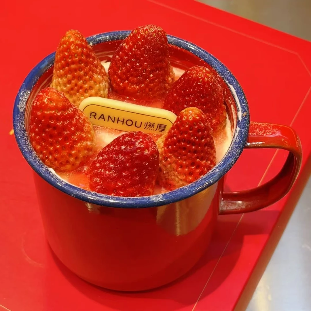 草莓搪瓷缸蛋糕同城送