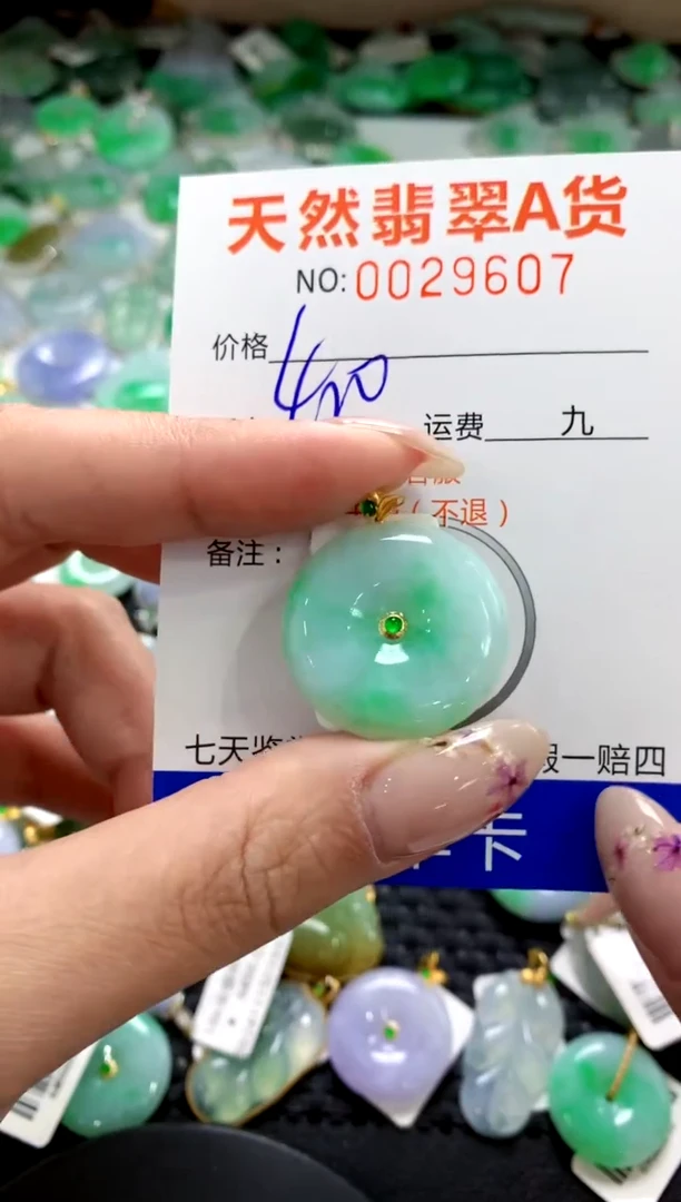 翡翠18K金镶嵌颈饰1111111111111111