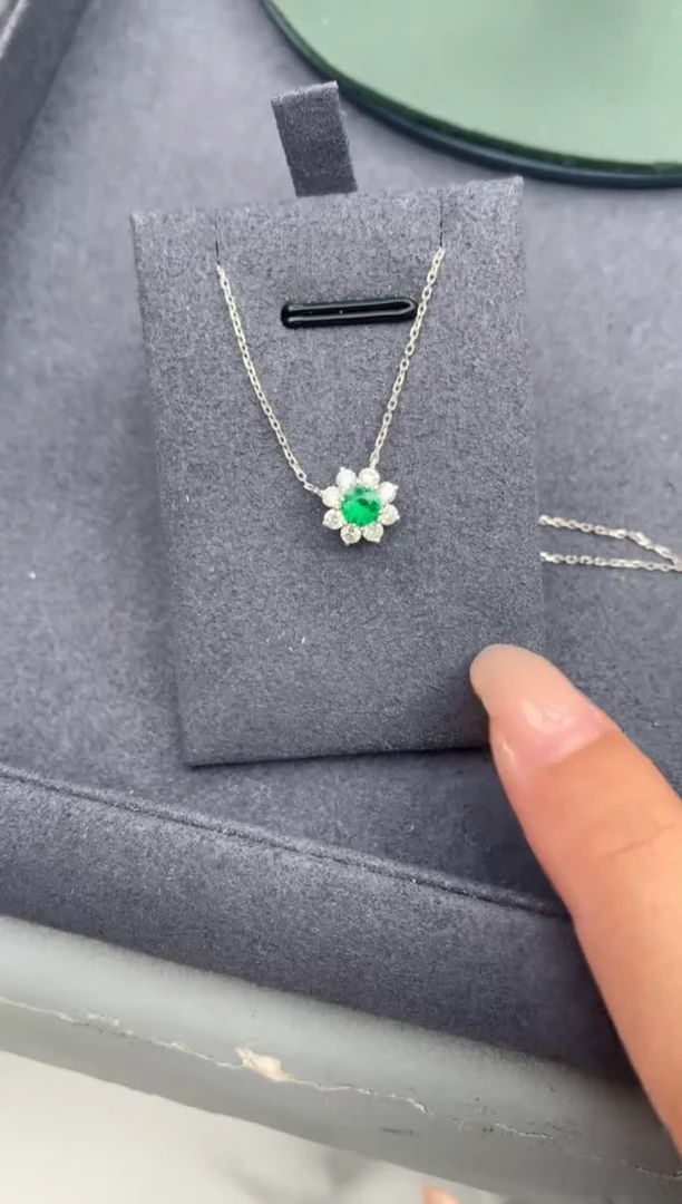 18K金镶嵌项链祖母绿19分祖母绿  FG