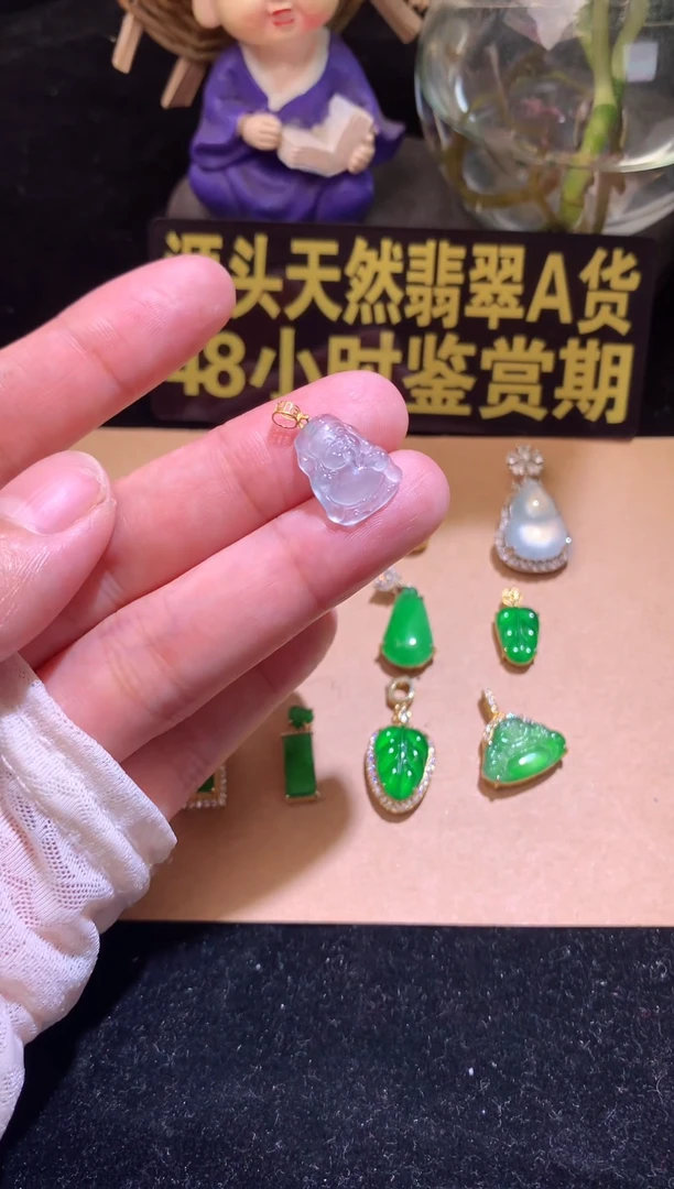 翡翠18K金镶嵌颈饰翡翠