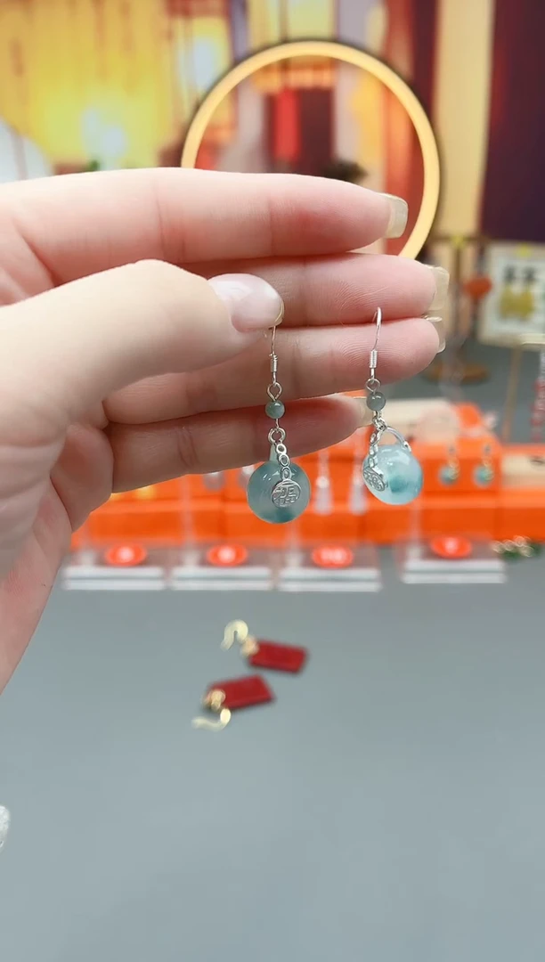 未镶嵌石英质玉（天山翠）耳钉D12