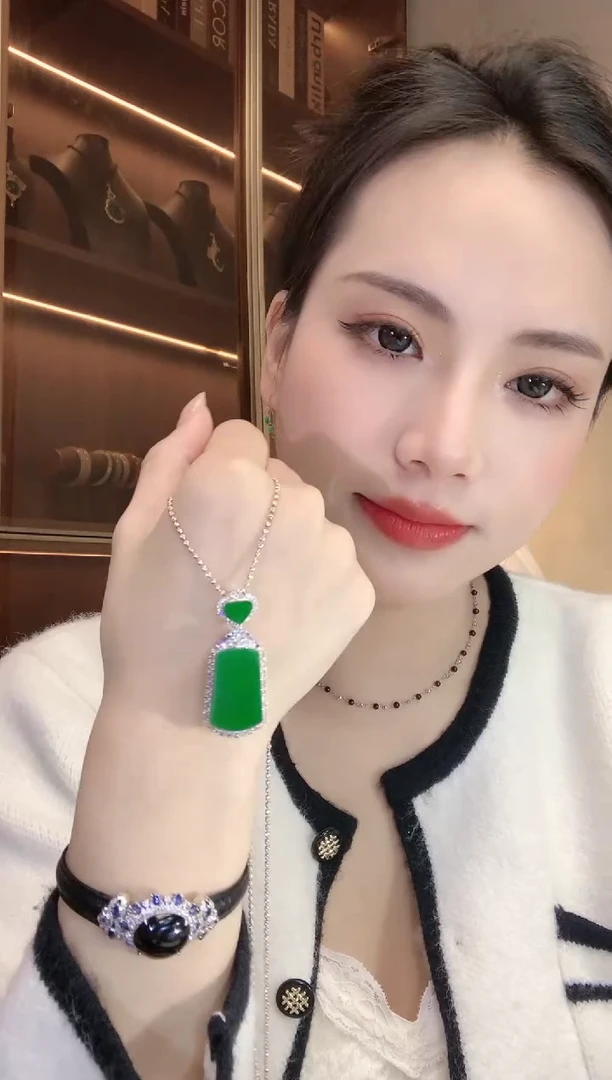 【闪购商品】翡翠吊坠(不含链)18K金镶嵌C12