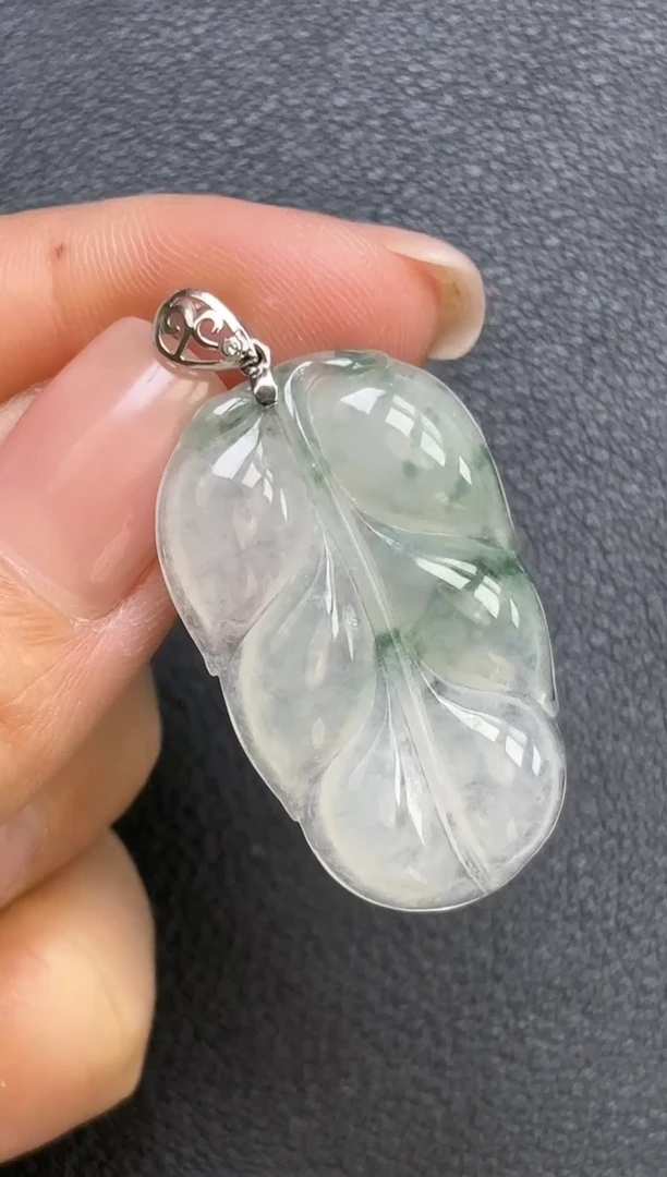 颈饰18K金镶嵌翡翠叶子