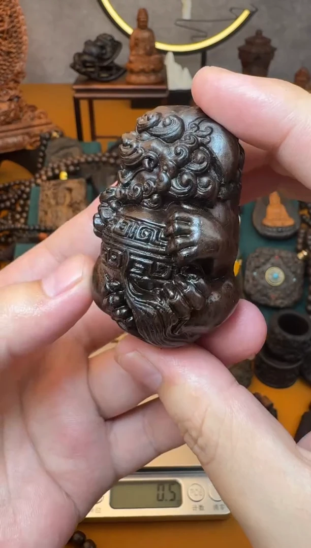 贡木把件《巴布亚贡木》新品醒狮抱球