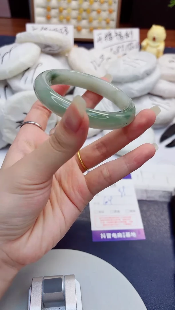 未镶嵌手镯石英质玉268-天山翠-圈口60