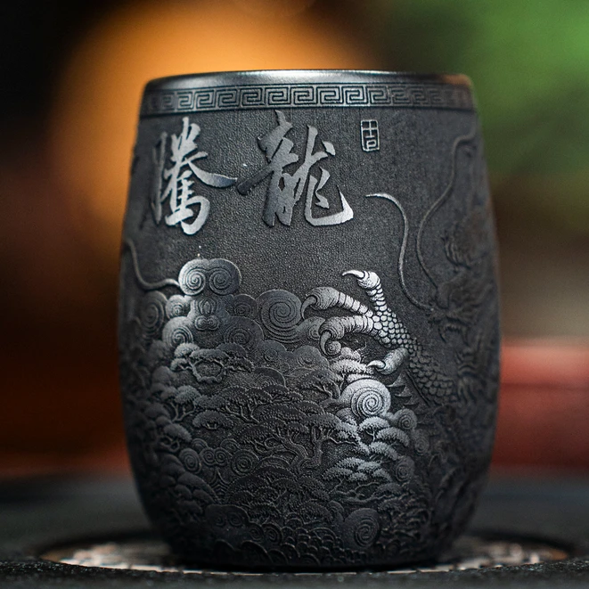 8100宜兴紫砂手工雕刻龙腾龙蛋浮雕主人杯