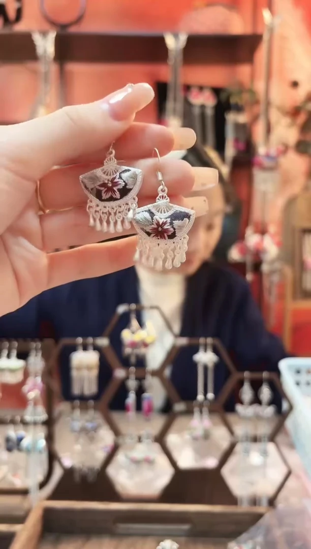 织绣云织谣民族风精美饰品   246