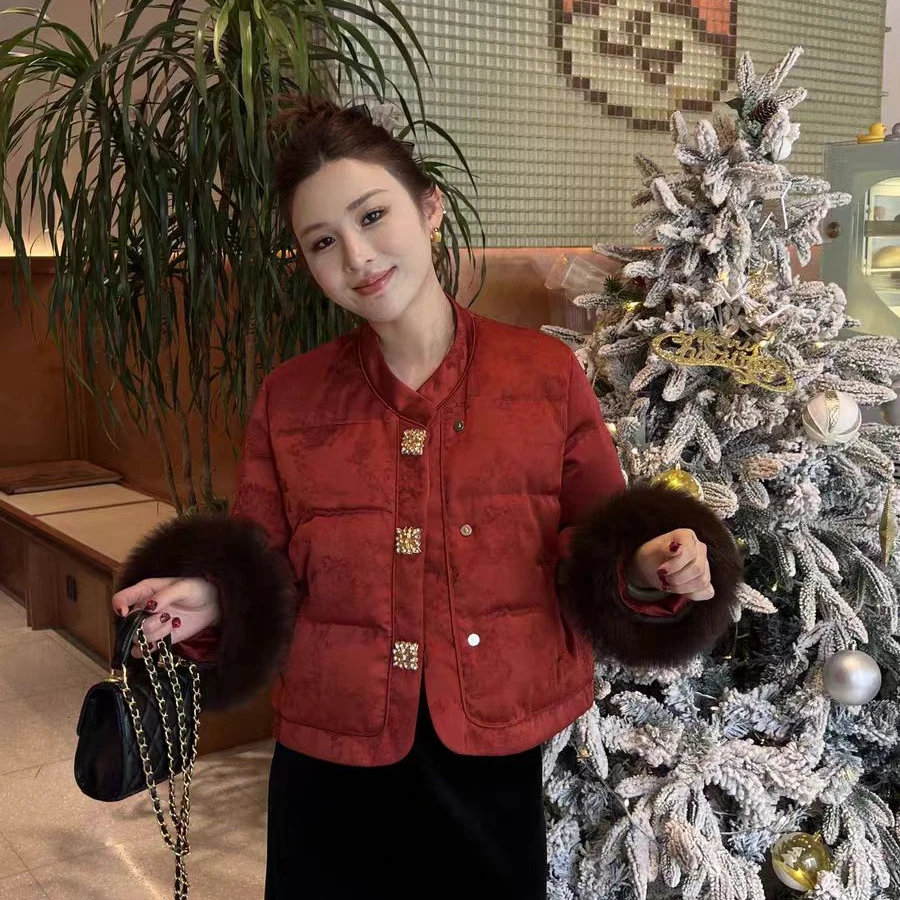 【赛姐专享  】新中式提花  圆领烫钻纽扣贵气新年羽绒服外套