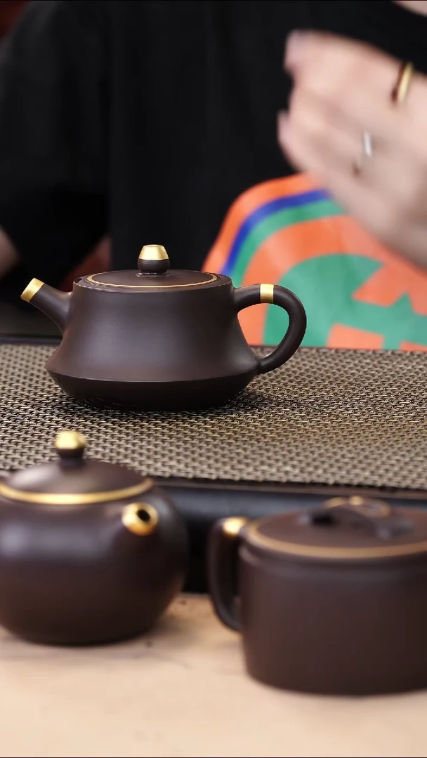 茶壶紫砂四号井茄皮紫泥描金柱础140cc