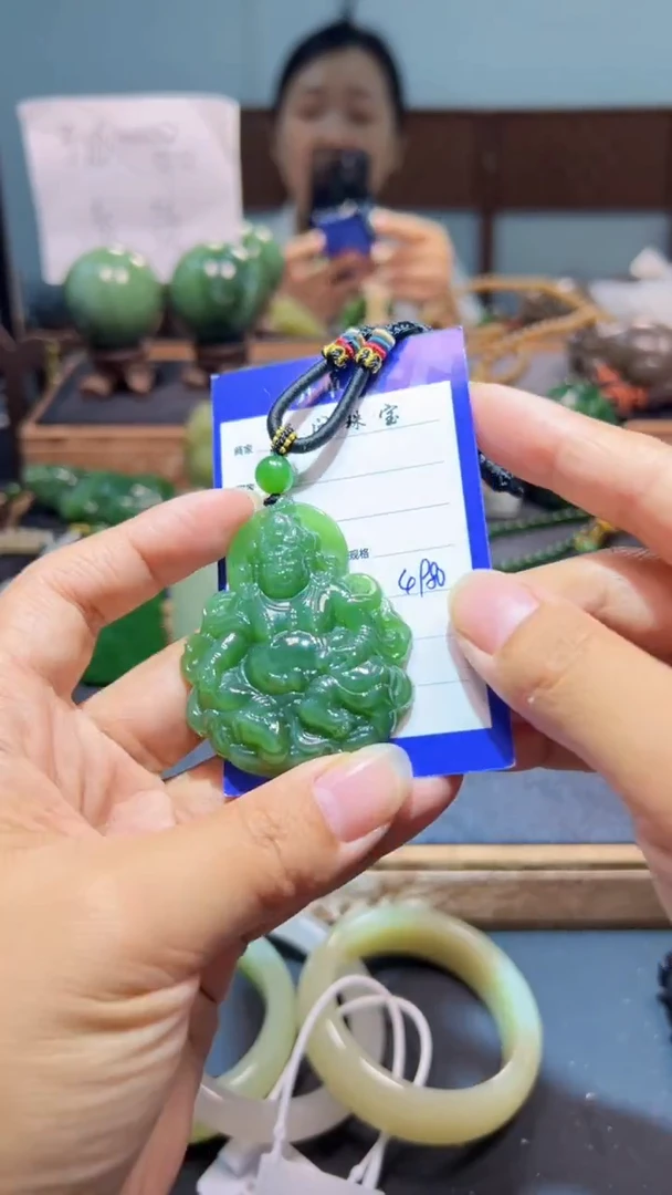 颈饰未镶嵌和田玉（碧玉）1