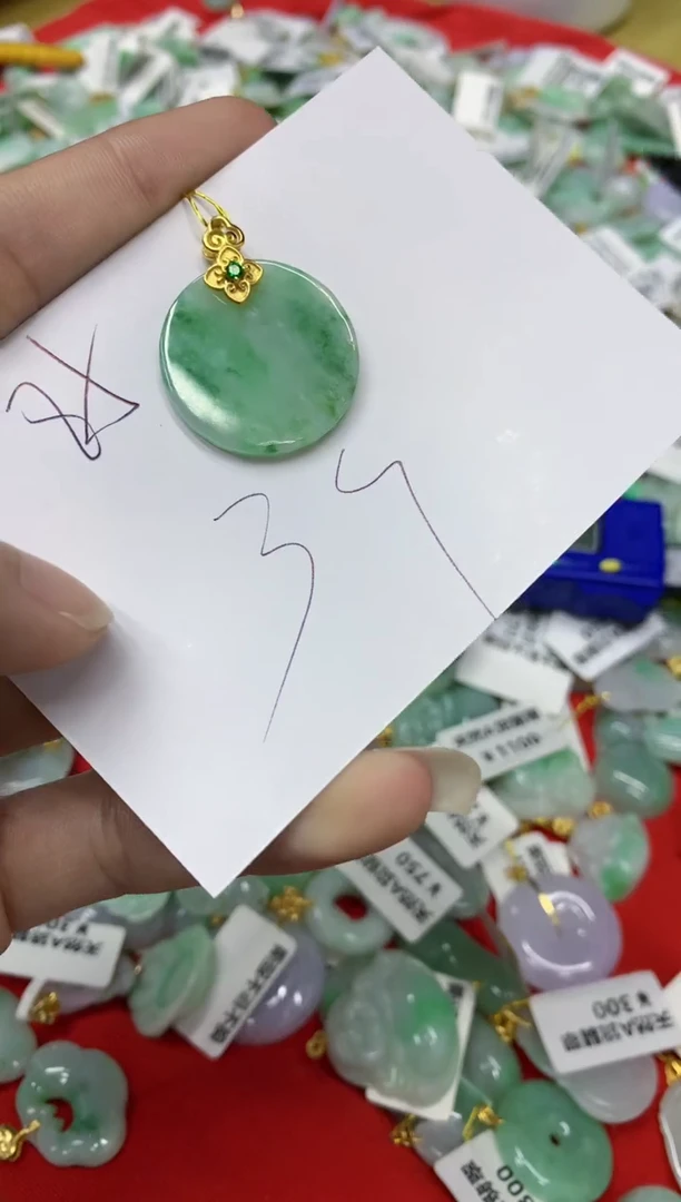 翡翠未镶嵌颈饰翡翠