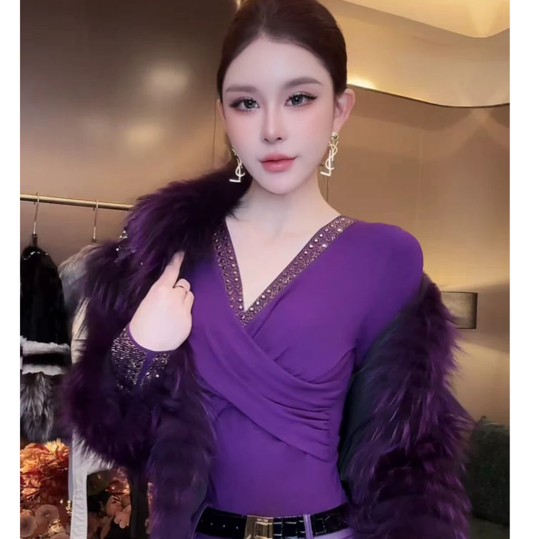 SS姗姗 秋冬新款时尚V领带钻褶皱交叉设计打底T恤 51170500-410