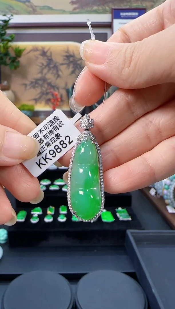 颈饰18K金镶嵌翡翠KK9882富贵豆