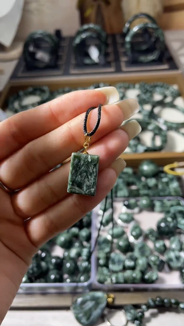 颈饰未镶嵌水晶小牌子吊坠