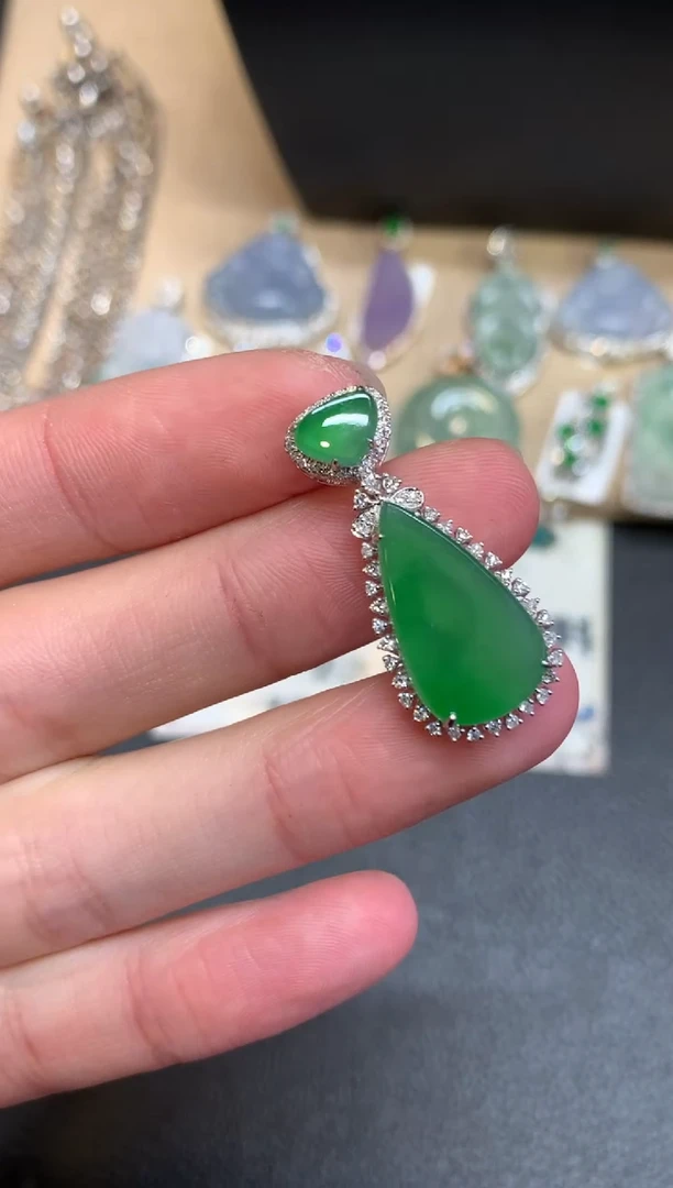 【闪购商品】翡翠颈饰18K金镶嵌水滴【无服务费】