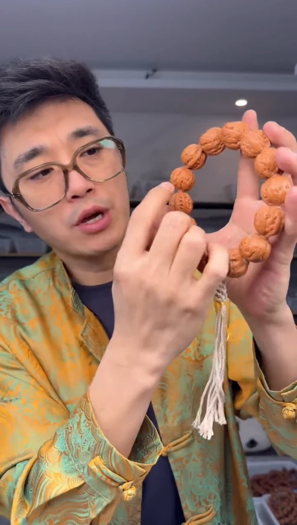 【闪购商品】文玩核桃手串2.2左右秋子手串25号