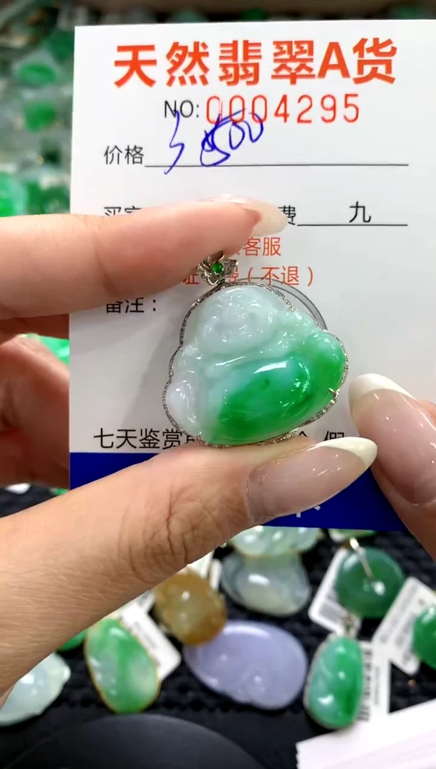 翡翠18K金镶嵌颈饰1111111111111111