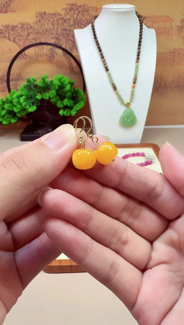 14K金镶嵌蜜蜡耳饰E01