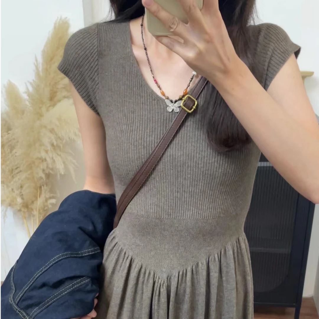 2024秋季新款V领短袖纯色针织连衣裙女收腰气质大摆长裙